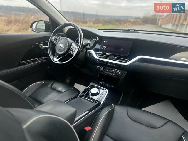 Чорний Кіа Niro, об'ємом двигуна 0 л та пробігом 117 тис. км за 18870 $, фото 47 на Automoto.ua