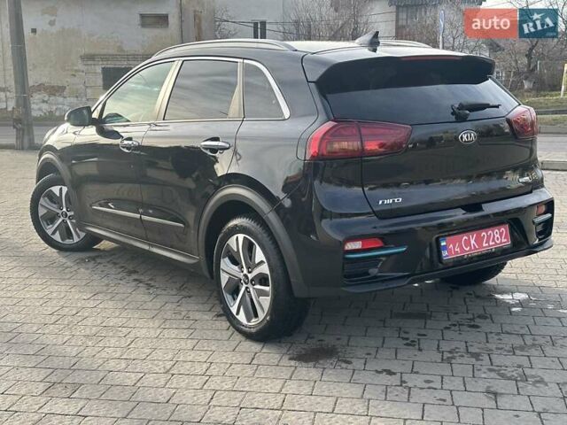 Чорний Кіа Niro, об'ємом двигуна 0 л та пробігом 117 тис. км за 18870 $, фото 4 на Automoto.ua