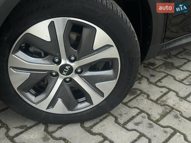 Черный Киа Niro, объемом двигателя 0 л и пробегом 117 тыс. км за 18870 $, фото 67 на Automoto.ua