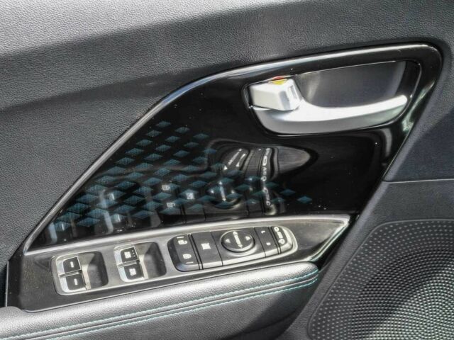 Чорний Кіа Niro, об'ємом двигуна 0 л та пробігом 16 тис. км за 6500 $, фото 8 на Automoto.ua