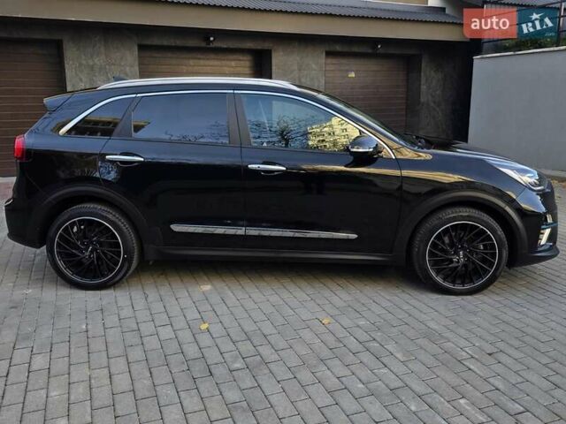 Чорний Кіа Niro, об'ємом двигуна 0 л та пробігом 141 тис. км за 18999 $, фото 11 на Automoto.ua