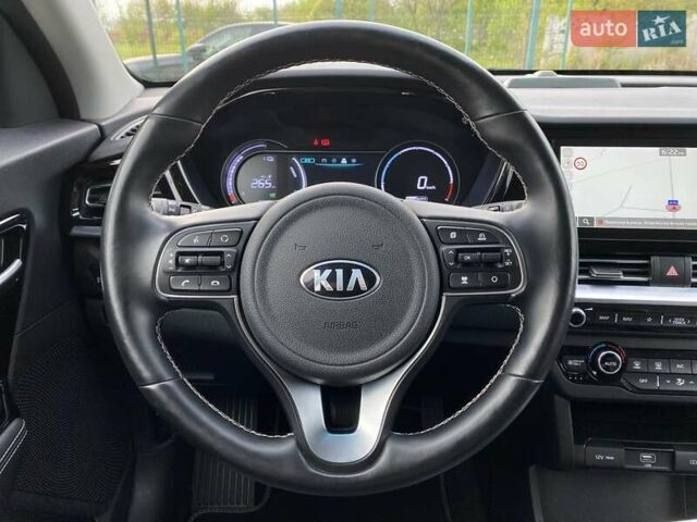 Черный Киа Niro, объемом двигателя 0 л и пробегом 96 тыс. км за 20600 $, фото 28 на Automoto.ua