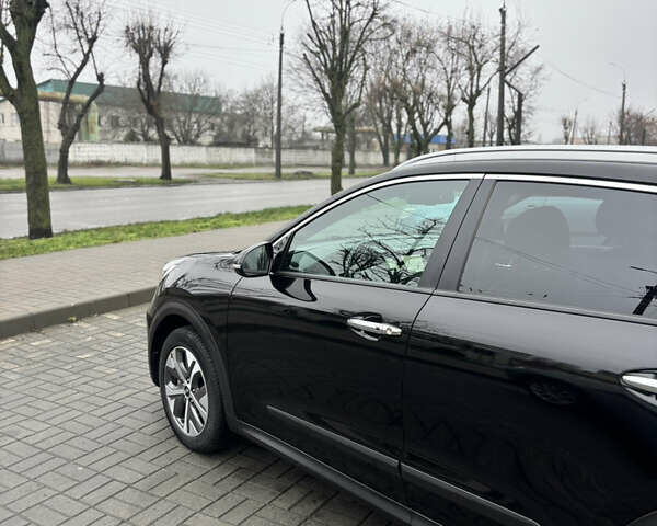 Чорний Кіа Niro, об'ємом двигуна 0 л та пробігом 93 тис. км за 18900 $, фото 7 на Automoto.ua