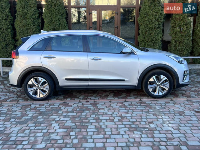 Черный Киа Niro, объемом двигателя 0 л и пробегом 88 тыс. км за 18500 $, фото 5 на Automoto.ua
