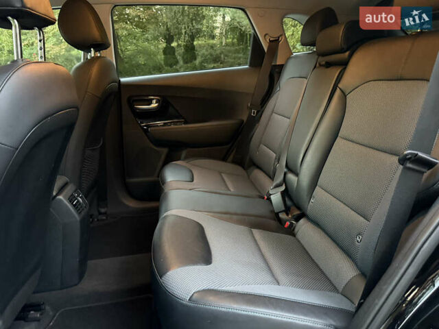 Чорний Кіа Niro, об'ємом двигуна 0 л та пробігом 123 тис. км за 17899 $, фото 39 на Automoto.ua