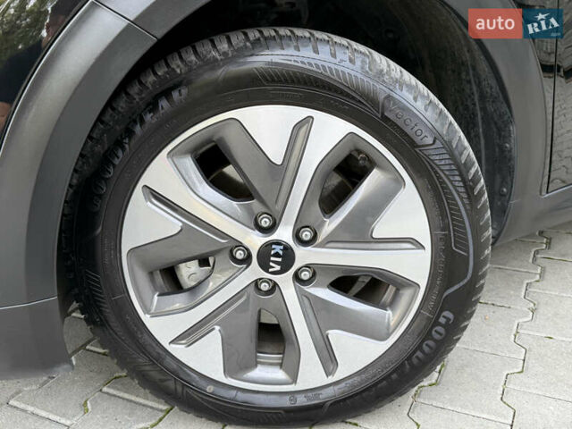 Киа Niro 2021 в Дрогобыче на Automoto.ua Черный Киа Niro, объемом двигателя 0 л и пробегом 123 тыс. км за 17999 $, фото 7 на Automoto.ua
