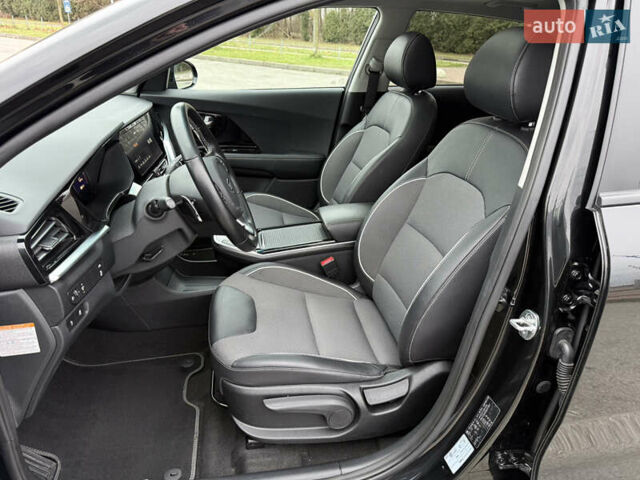 Чорний Кіа Niro, об'ємом двигуна 0 л та пробігом 71 тис. км за 22400 $, фото 24 на Automoto.ua