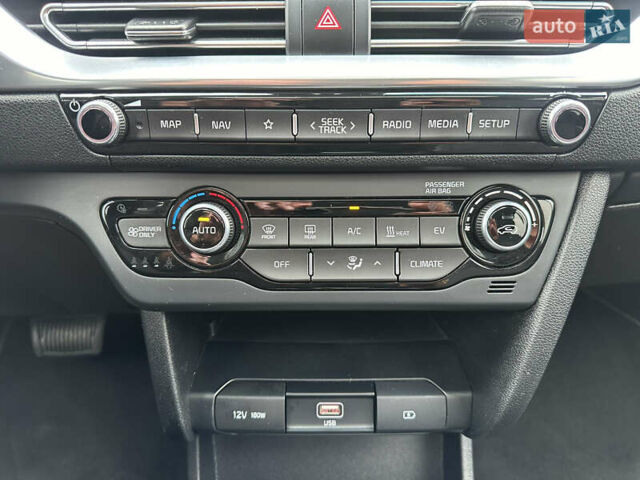 Чорний Кіа Niro, об'ємом двигуна 0 л та пробігом 154 тис. км за 19799 $, фото 19 на Automoto.ua
