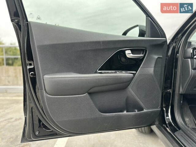 Чорний Кіа Niro, об'ємом двигуна 0 л та пробігом 154 тис. км за 19799 $, фото 9 на Automoto.ua
