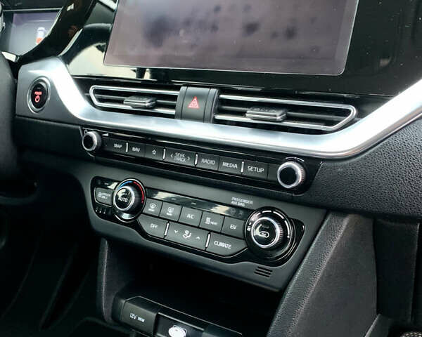 Черный Киа Niro, объемом двигателя 0 л и пробегом 94 тыс. км за 17900 $, фото 96 на Automoto.ua
