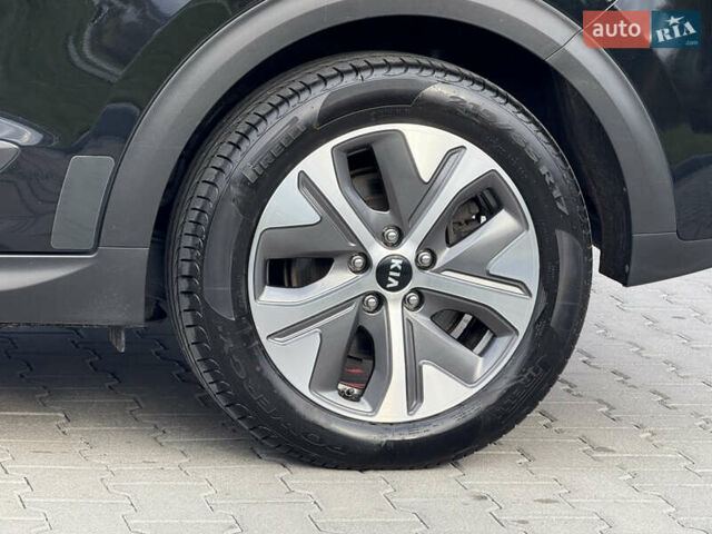Чорний Кіа Niro, об'ємом двигуна 0 л та пробігом 84 тис. км за 19200 $, фото 13 на Automoto.ua