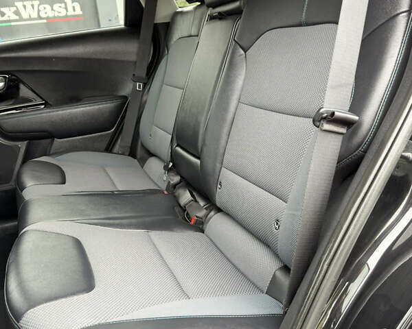 Черный Киа Niro, объемом двигателя 0 л и пробегом 80 тыс. км за 19650 $, фото 66 на Automoto.ua