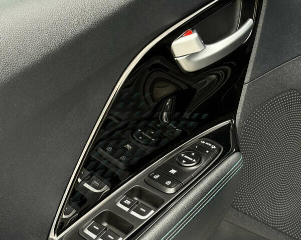 Черный Киа Niro, объемом двигателя 0 л и пробегом 80 тыс. км за 19650 $, фото 27 на Automoto.ua