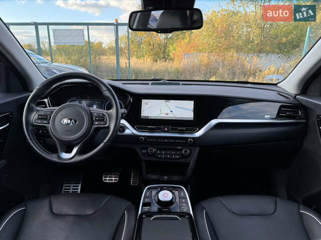 Чорний Кіа Niro, об'ємом двигуна 0 л та пробігом 88 тис. км за 24900 $, фото 70 на Automoto.ua