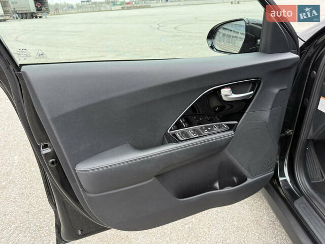 Чорний Кіа Niro, об'ємом двигуна 0 л та пробігом 71 тис. км за 22400 $, фото 21 на Automoto.ua