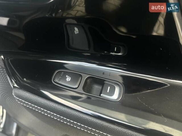 Чорний Кіа Niro, об'ємом двигуна 0 л та пробігом 117 тис. км за 18870 $, фото 49 на Automoto.ua