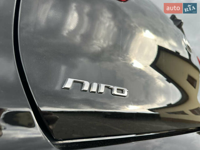 Чорний Кіа Niro, об'ємом двигуна 0 л та пробігом 51 тис. км за 21500 $, фото 32 на Automoto.ua