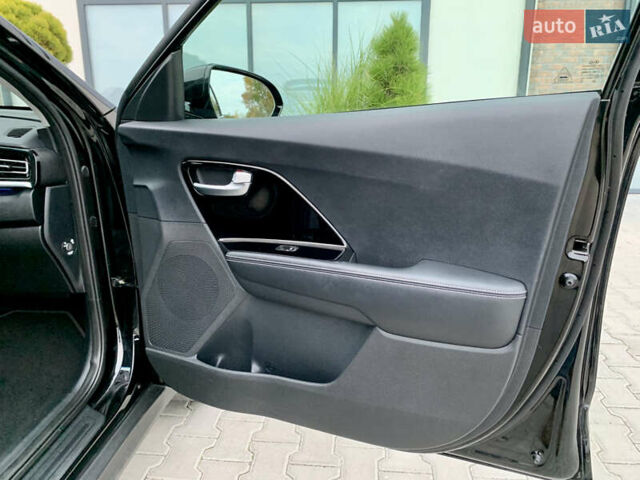 Черный Киа Niro, объемом двигателя 0 л и пробегом 94 тыс. км за 17900 $, фото 63 на Automoto.ua