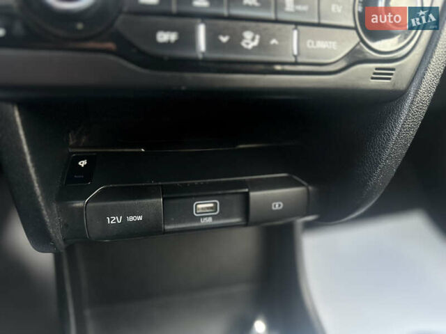 Черный Киа Niro, объемом двигателя 0 л и пробегом 117 тыс. км за 18870 $, фото 24 на Automoto.ua