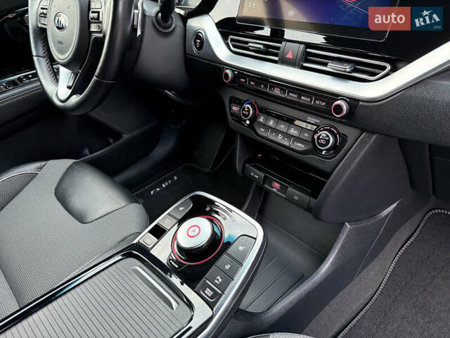 Черный Киа Niro, объемом двигателя 0 л и пробегом 80 тыс. км за 21850 $, фото 29 на Automoto.ua