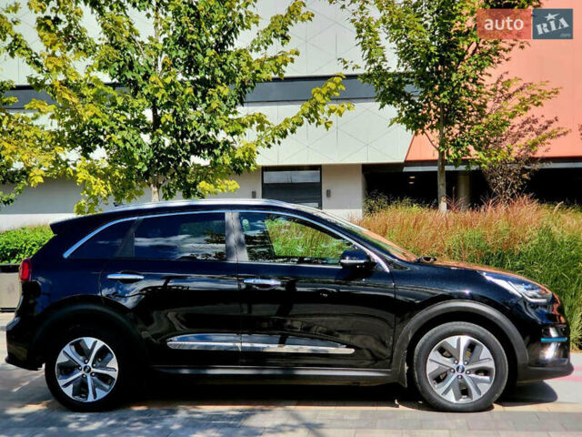 Чорний Кіа Niro, об'ємом двигуна 0 л та пробігом 139 тис. км за 18999 $, фото 5 на Automoto.ua