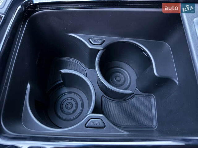 Чорний Кіа Niro, об'ємом двигуна 0 л та пробігом 88 тис. км за 24900 $, фото 82 на Automoto.ua