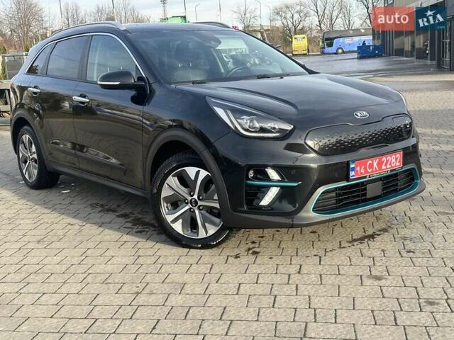 Чорний Кіа Niro, об'ємом двигуна 0 л та пробігом 117 тис. км за 18870 $, фото 3 на Automoto.ua