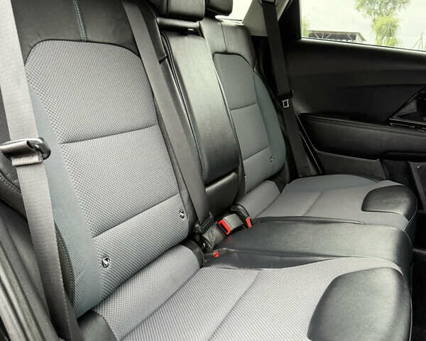 Черный Киа Niro, объемом двигателя 0 л и пробегом 80 тыс. км за 19650 $, фото 70 на Automoto.ua