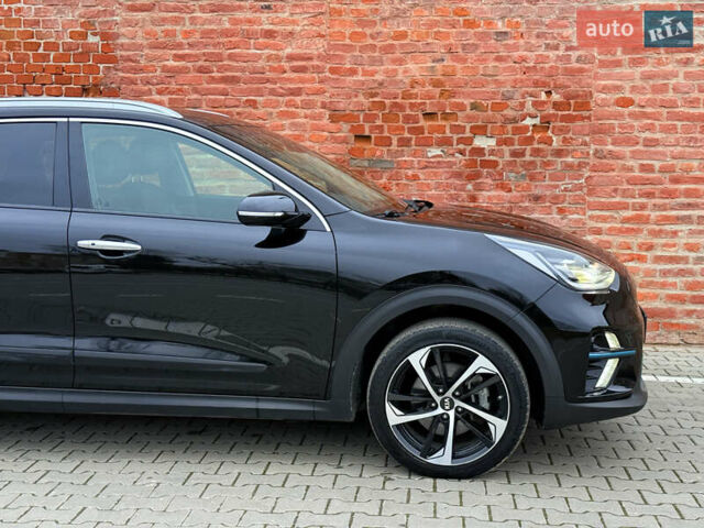 Чорний Кіа Niro, об'ємом двигуна 0 л та пробігом 138 тис. км за 19750 $, фото 10 на Automoto.ua