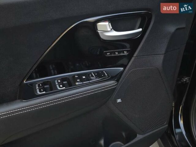 Чорний Кіа Niro, об'ємом двигуна 0 л та пробігом 141 тис. км за 18999 $, фото 20 на Automoto.ua