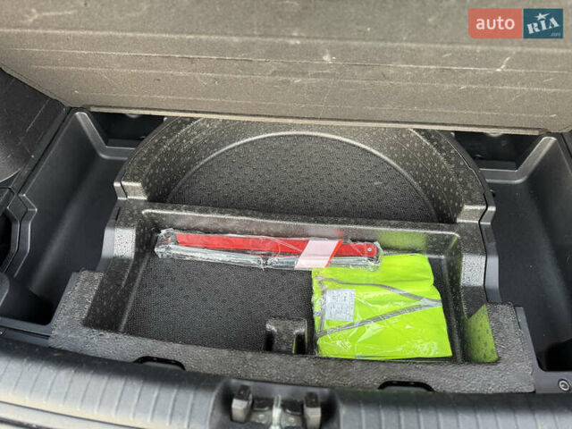 Чорний Кіа Niro, об'ємом двигуна 0 л та пробігом 155 тис. км за 20300 $, фото 52 на Automoto.ua