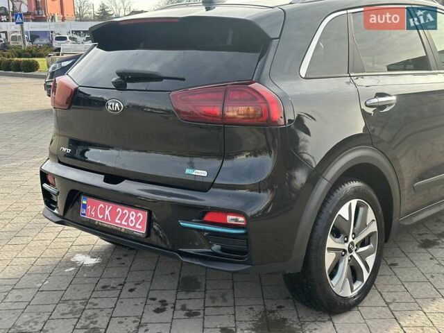 Чорний Кіа Niro, об'ємом двигуна 0 л та пробігом 117 тис. км за 18870 $, фото 10 на Automoto.ua