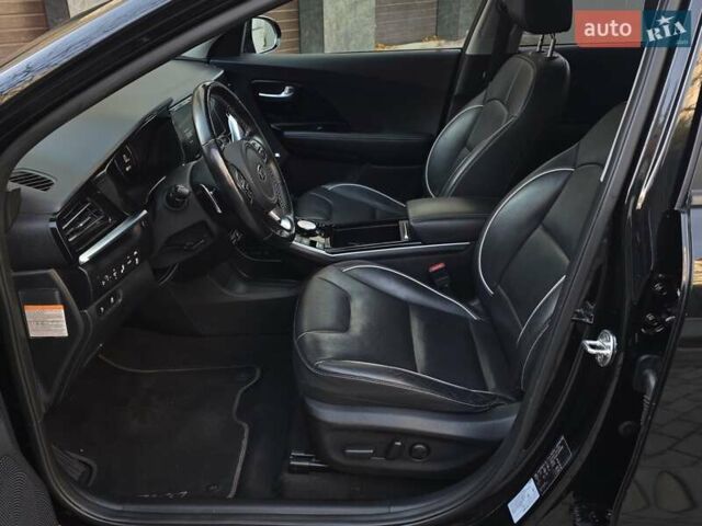 Чорний Кіа Niro, об'ємом двигуна 0 л та пробігом 141 тис. км за 18999 $, фото 21 на Automoto.ua
