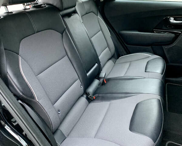 Черный Киа Niro, объемом двигателя 0 л и пробегом 94 тыс. км за 17900 $, фото 58 на Automoto.ua