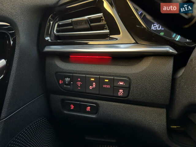 Чорний Кіа Niro, об'ємом двигуна 0 л та пробігом 78 тис. км за 19300 $, фото 29 на Automoto.ua