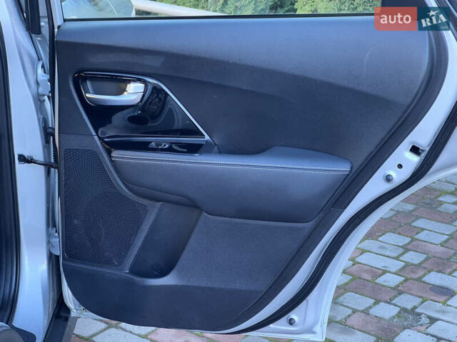Черный Киа Niro, объемом двигателя 0 л и пробегом 88 тыс. км за 18500 $, фото 30 на Automoto.ua