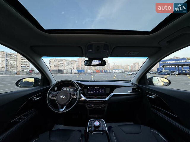 Чорний Кіа Niro, об'ємом двигуна 0 л та пробігом 155 тис. км за 20300 $, фото 1 на Automoto.ua