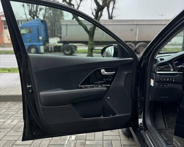 Чорний Кіа Niro, об'ємом двигуна 0 л та пробігом 93 тис. км за 18900 $, фото 17 на Automoto.ua