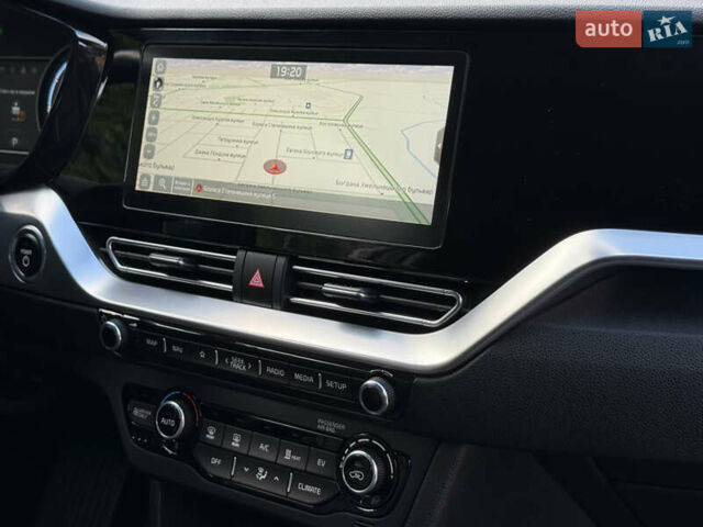 Черный Киа Niro, объемом двигателя 0 л и пробегом 82 тыс. км за 19300 $, фото 110 на Automoto.ua