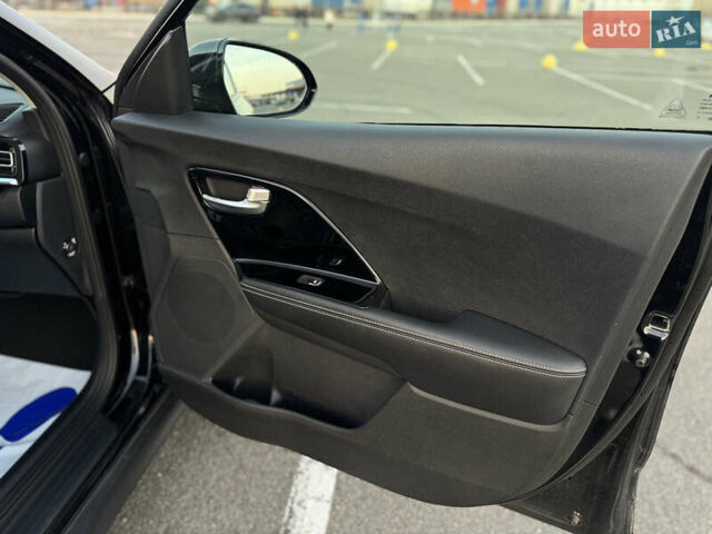 Чорний Кіа Niro, об'ємом двигуна 0 л та пробігом 155 тис. км за 20300 $, фото 47 на Automoto.ua