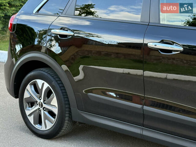 Черный Киа Niro, объемом двигателя 0 л и пробегом 82 тыс. км за 19300 $, фото 39 на Automoto.ua