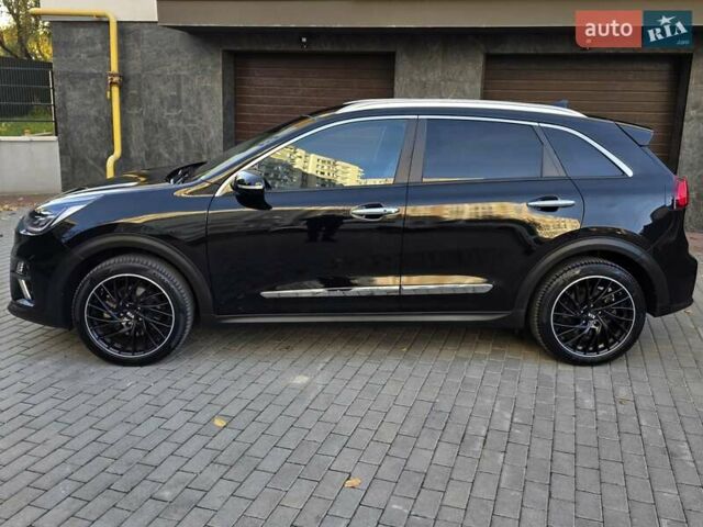 Чорний Кіа Niro, об'ємом двигуна 0 л та пробігом 141 тис. км за 18999 $, фото 4 на Automoto.ua