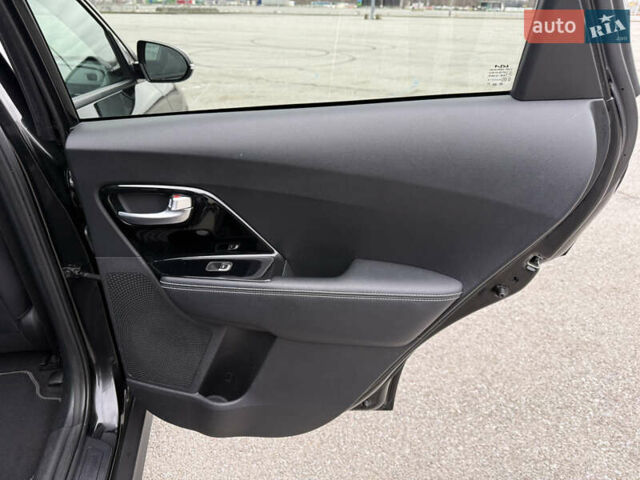 Чорний Кіа Niro, об'ємом двигуна 0 л та пробігом 71 тис. км за 22400 $, фото 30 на Automoto.ua