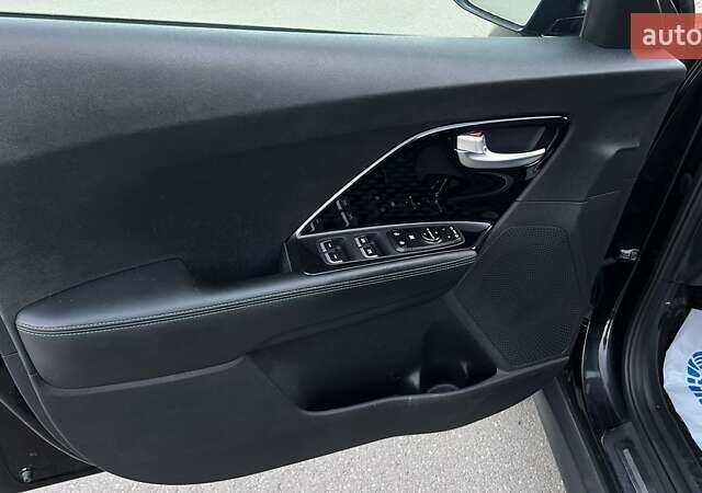 Черный Киа Niro, объемом двигателя 0 л и пробегом 121 тыс. км за 18999 $, фото 29 на Automoto.ua