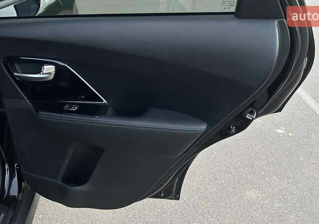 Черный Киа Niro, объемом двигателя 0 л и пробегом 121 тыс. км за 18999 $, фото 30 на Automoto.ua