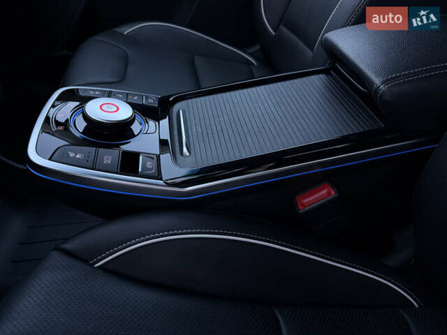 Чорний Кіа Niro, об'ємом двигуна 0 л та пробігом 88 тис. км за 24900 $, фото 4 на Automoto.ua