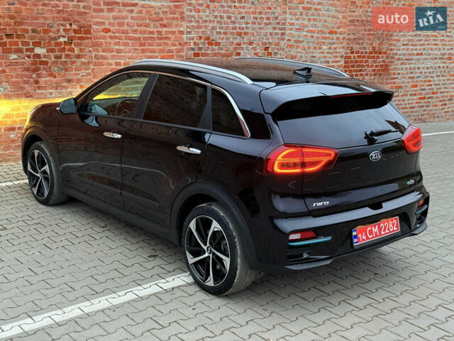 Чорний Кіа Niro, об'ємом двигуна 0 л та пробігом 138 тис. км за 19750 $, фото 31 на Automoto.ua