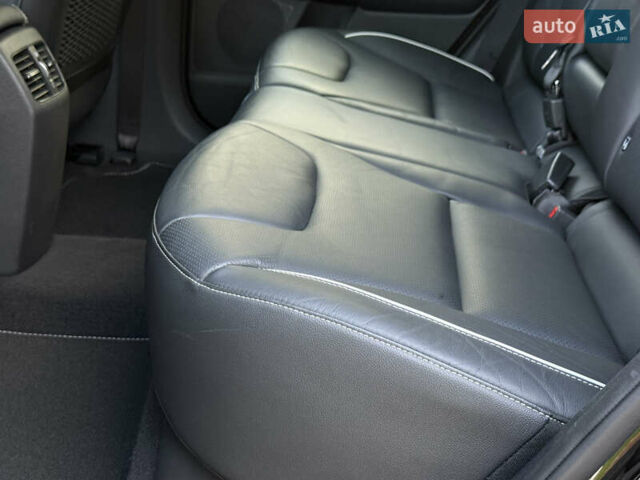 Черный Киа Niro, объемом двигателя 0 л и пробегом 82 тыс. км за 19300 $, фото 80 на Automoto.ua