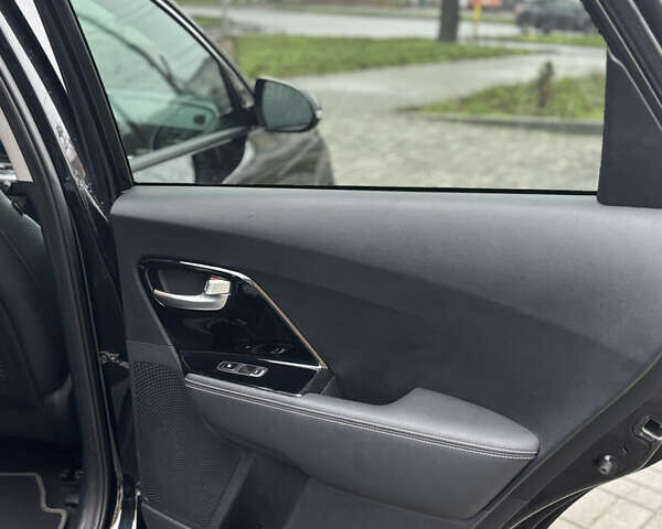 Чорний Кіа Niro, об'ємом двигуна 0 л та пробігом 93 тис. км за 18900 $, фото 23 на Automoto.ua