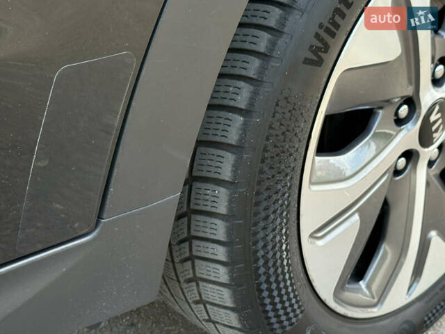 Черный Киа Niro, объемом двигателя 0 л и пробегом 82 тыс. км за 19300 $, фото 129 на Automoto.ua